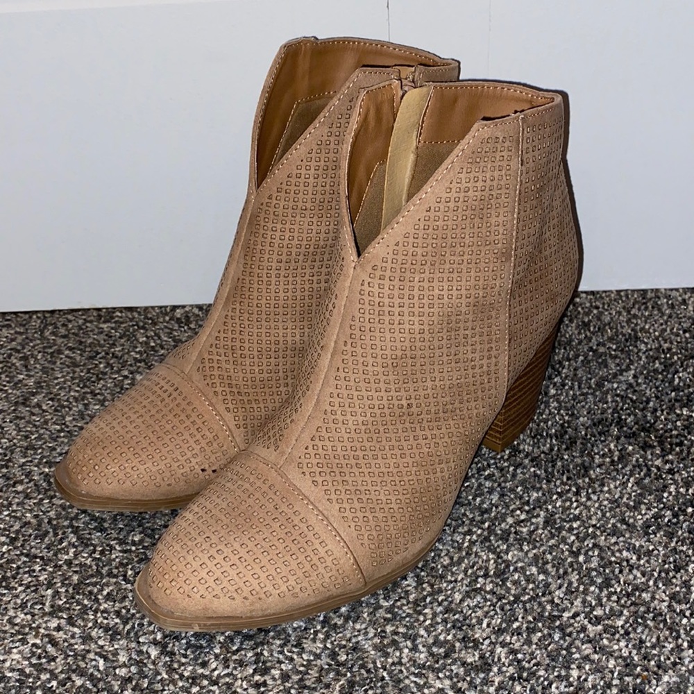 Qupid size 8 boutique ankle booties gently worn